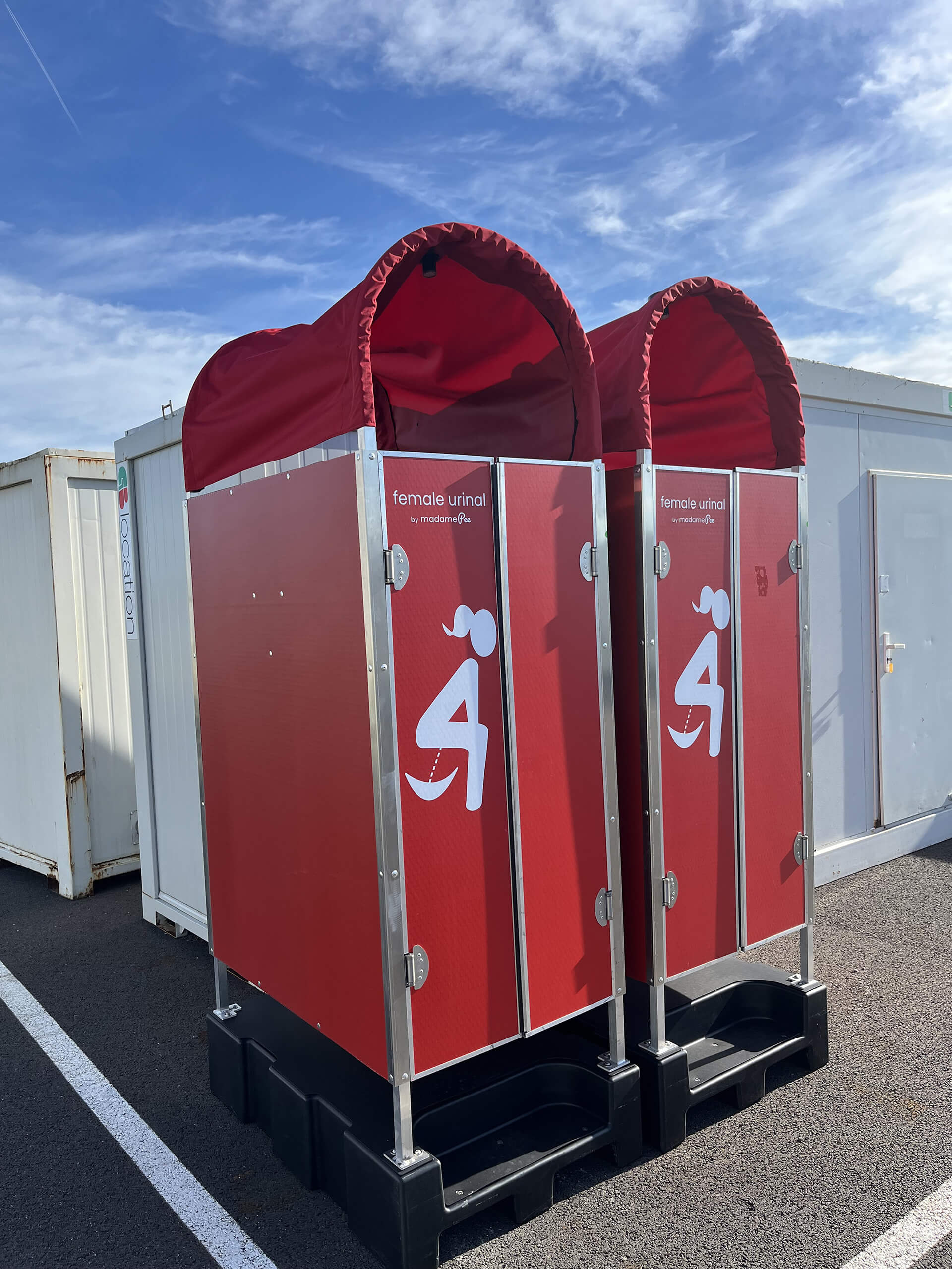 EVENTPEE - urinoirs féminins madamePee, vue de profil