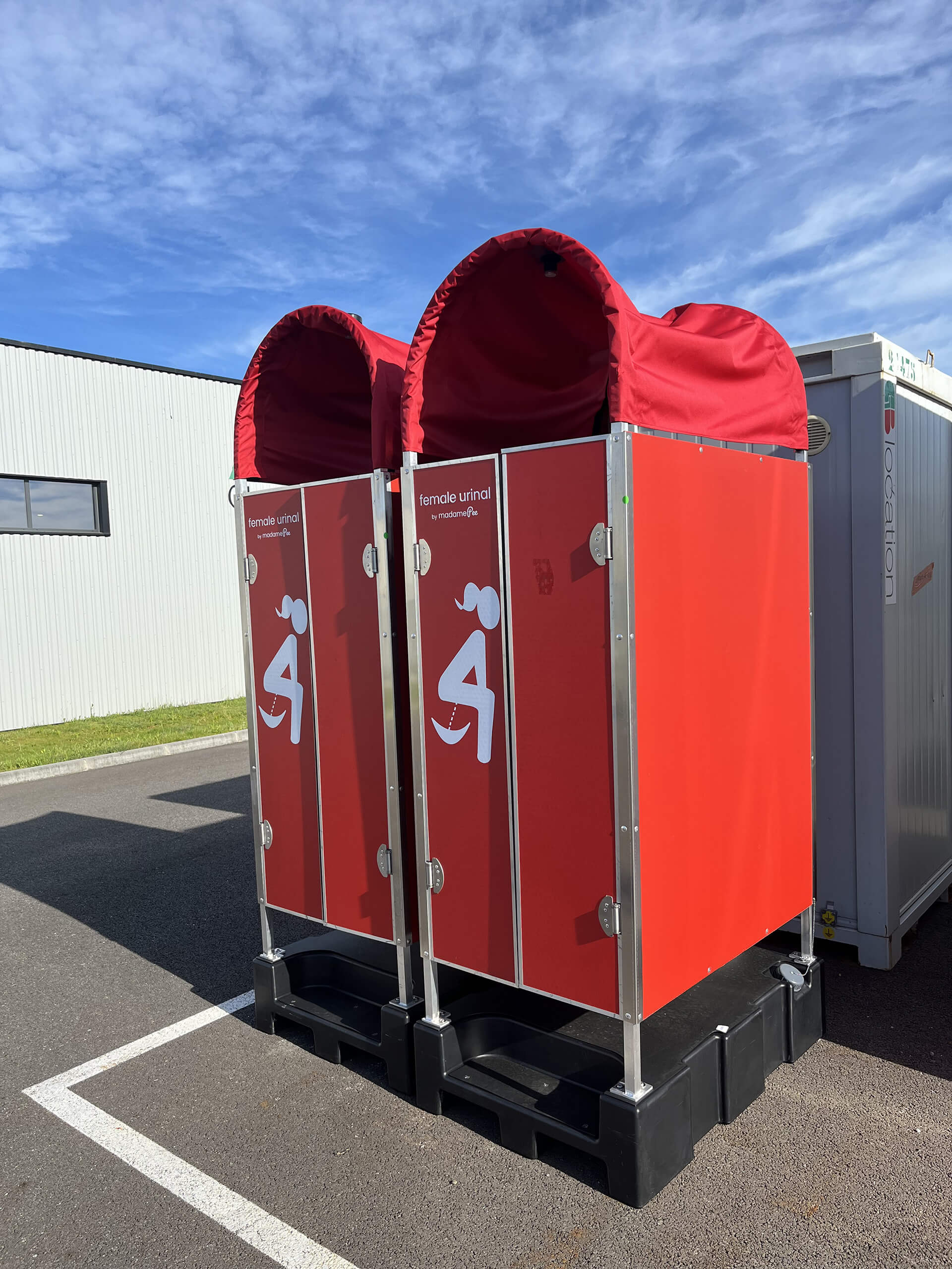 EVENTPEE - urinoirs féminins madamePee, vue de profil